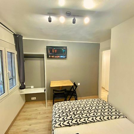 Suites Nuevas Con Bano Privado Frente Al Metro St Mwc Barcelona-Fira L'Hospitalet de Llobregat Buitenkant foto