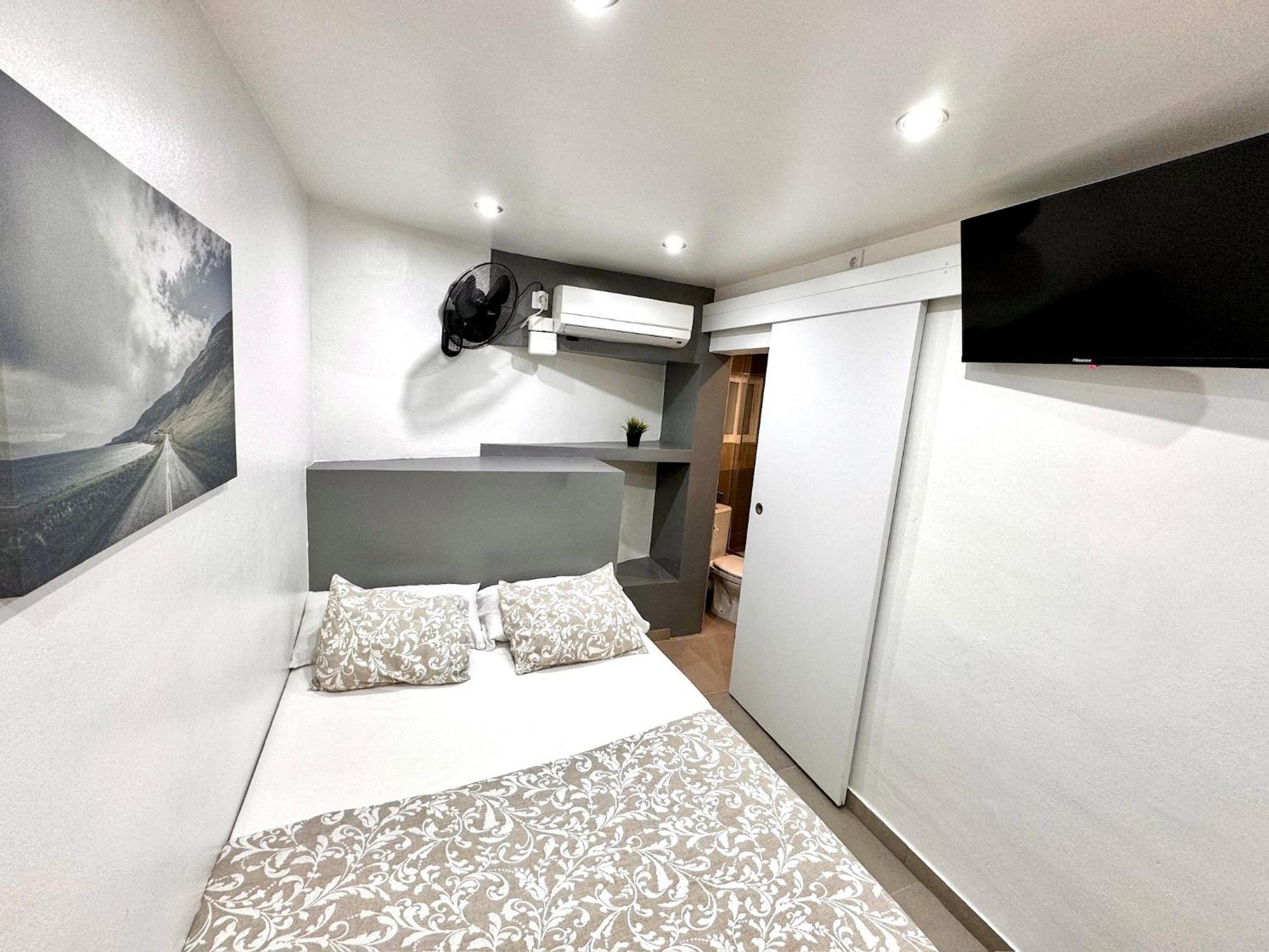 Suites Nuevas Con Bano Privado Frente Al Metro St Mwc Barcelona-Fira L'Hospitalet de Llobregat Buitenkant foto