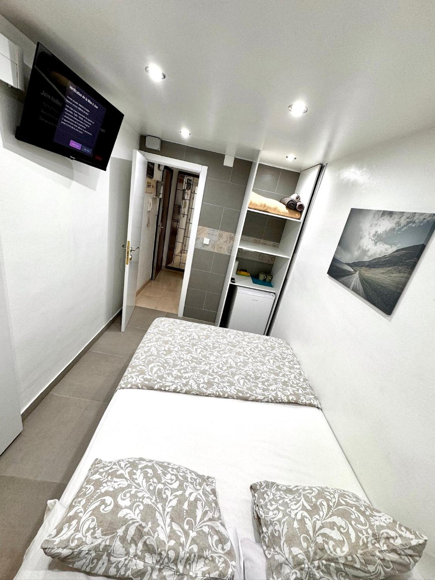 Suites Nuevas Con Bano Privado Frente Al Metro St Mwc Barcelona-Fira L'Hospitalet de Llobregat Buitenkant foto