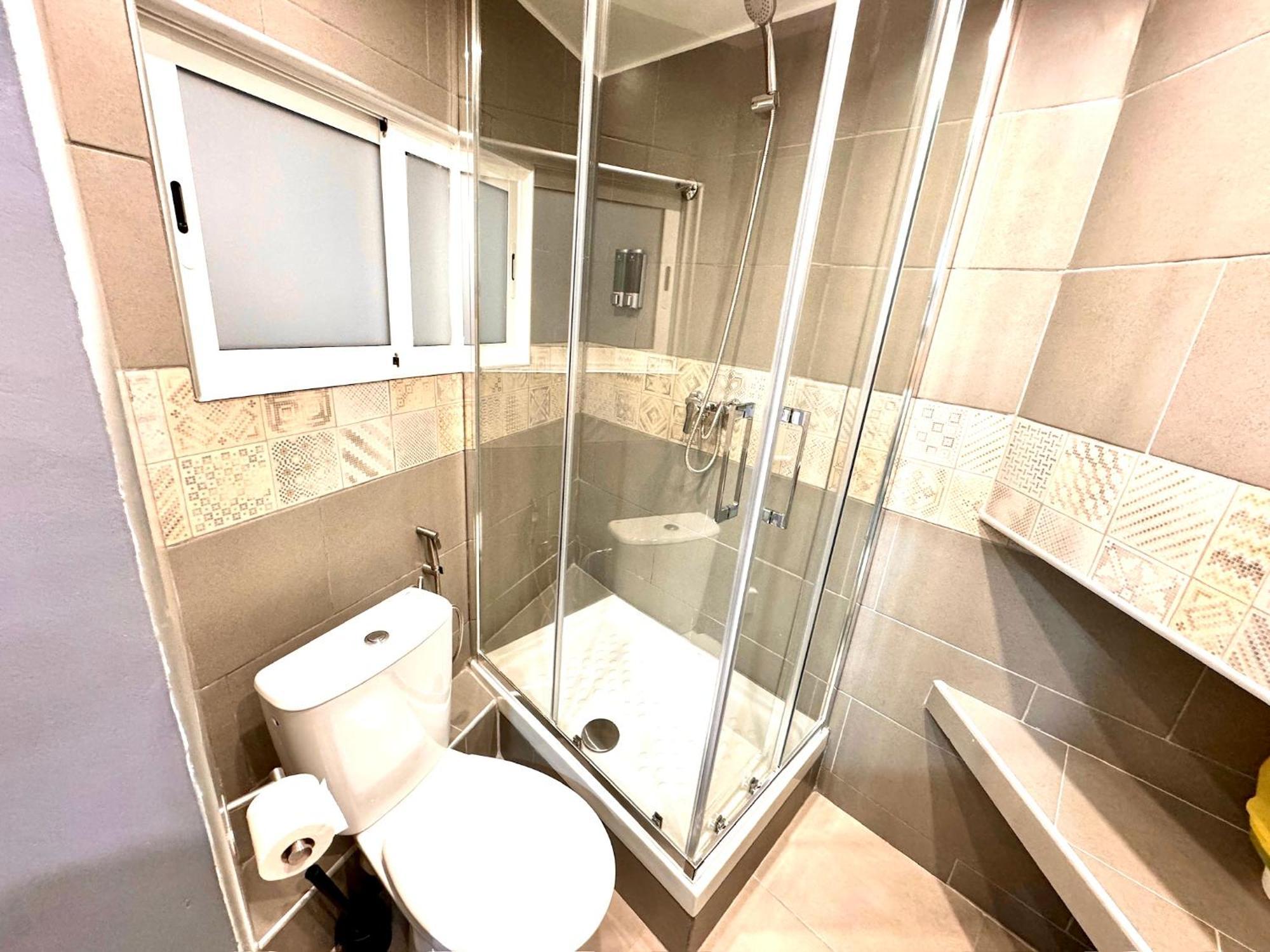 Suites Nuevas Con Bano Privado Frente Al Metro St Mwc Barcelona-Fira L'Hospitalet de Llobregat Buitenkant foto