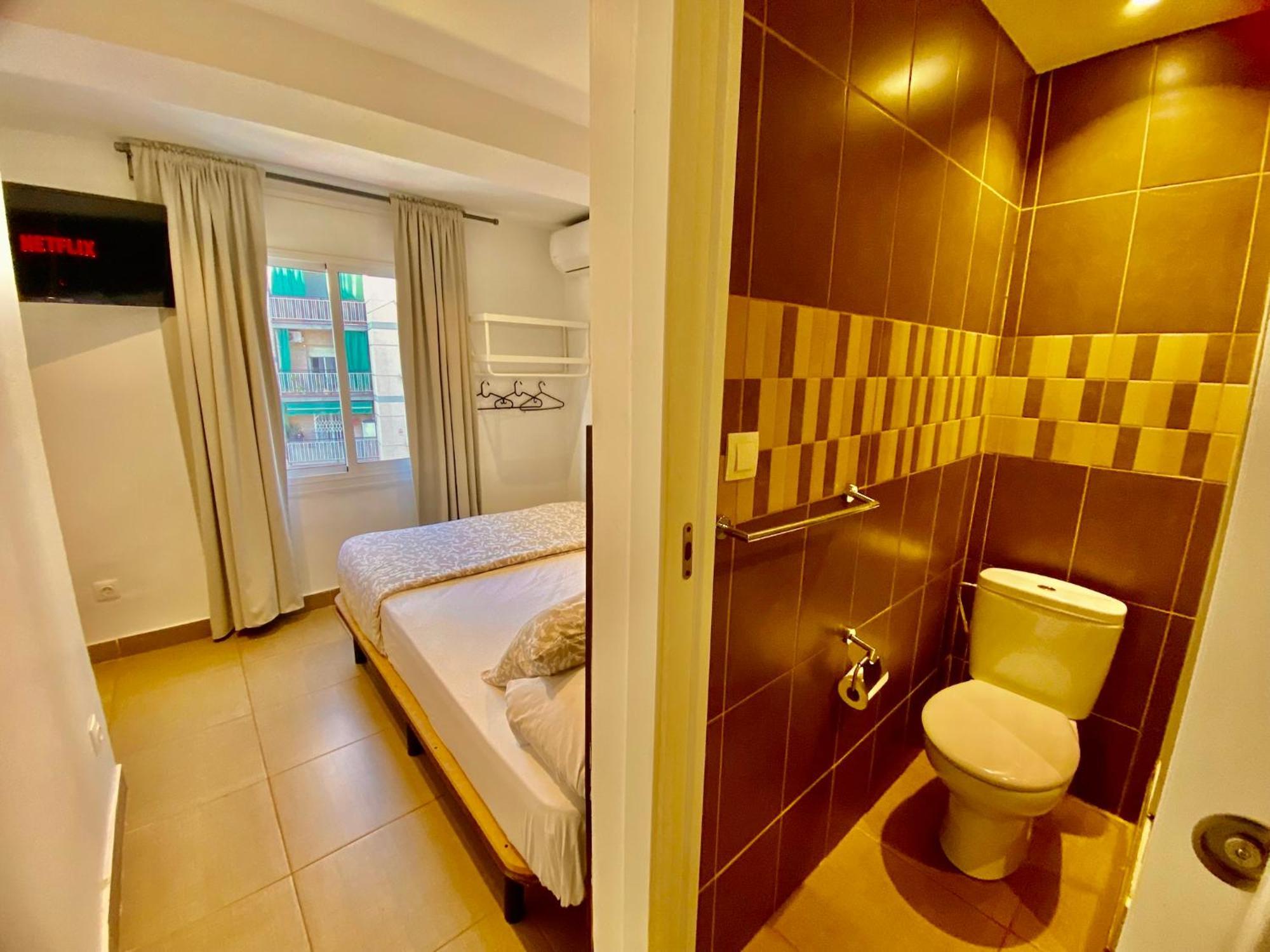 Suites Nuevas Con Bano Privado Frente Al Metro St Mwc Barcelona-Fira L'Hospitalet de Llobregat Buitenkant foto