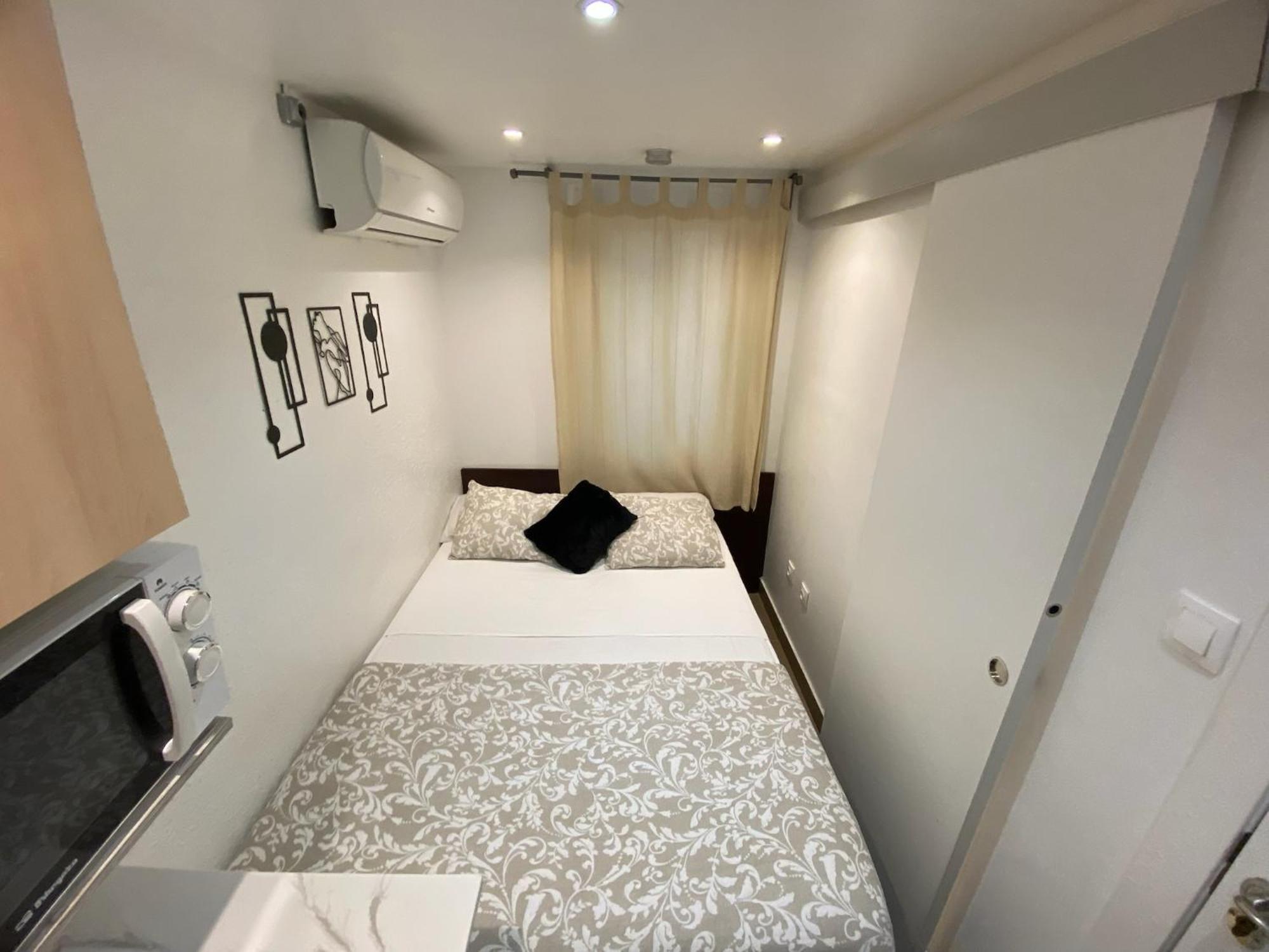 Suites Nuevas Con Bano Privado Frente Al Metro St Mwc Barcelona-Fira L'Hospitalet de Llobregat Buitenkant foto
