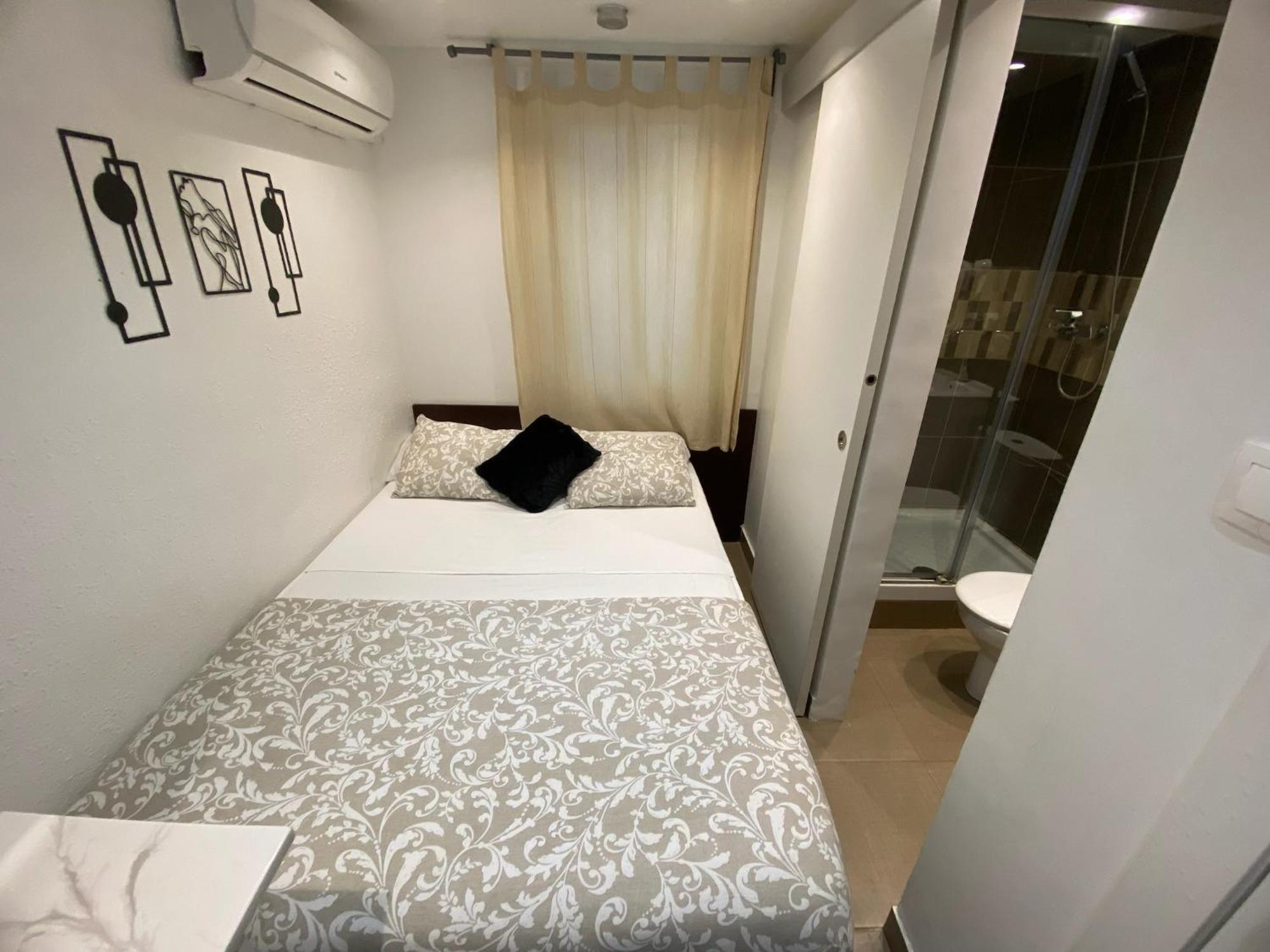 Suites Nuevas Con Bano Privado Frente Al Metro St Mwc Barcelona-Fira L'Hospitalet de Llobregat Buitenkant foto