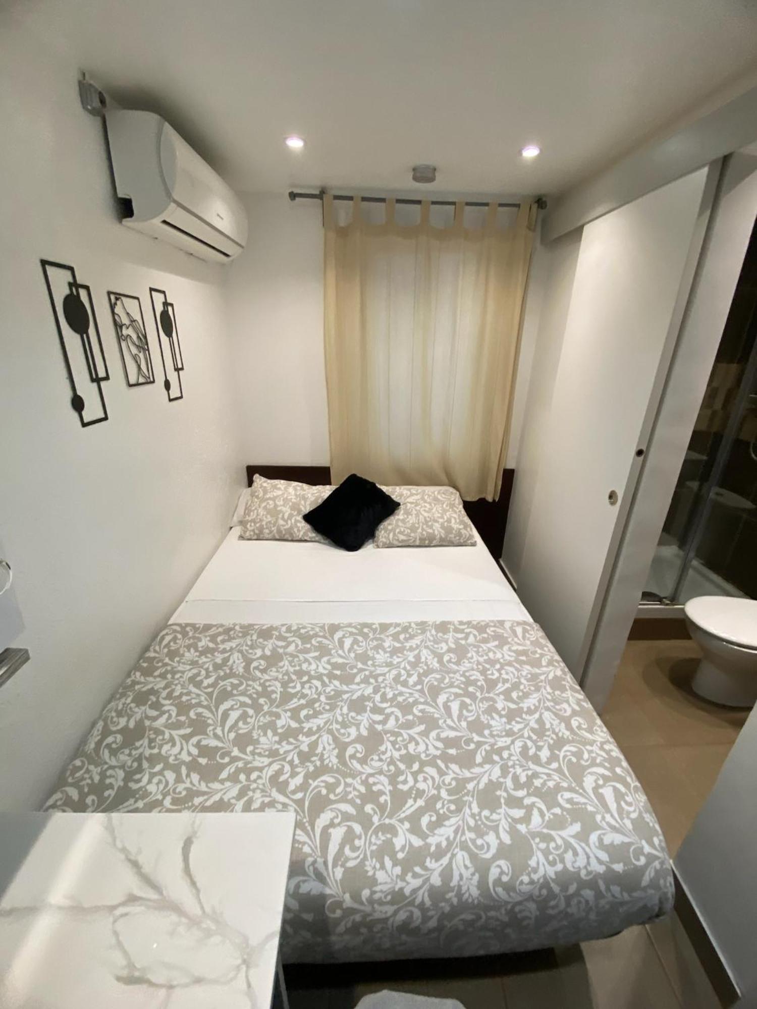 Suites Nuevas Con Bano Privado Frente Al Metro St Mwc Barcelona-Fira L'Hospitalet de Llobregat Buitenkant foto